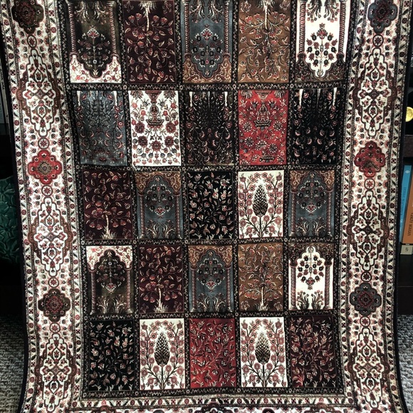 Handmade Silk Carpet “Nation” - Picture 6 of 8